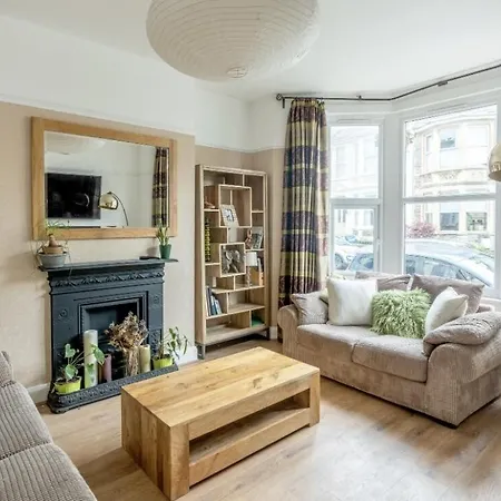 Holiday home Serene With Garden Bristol